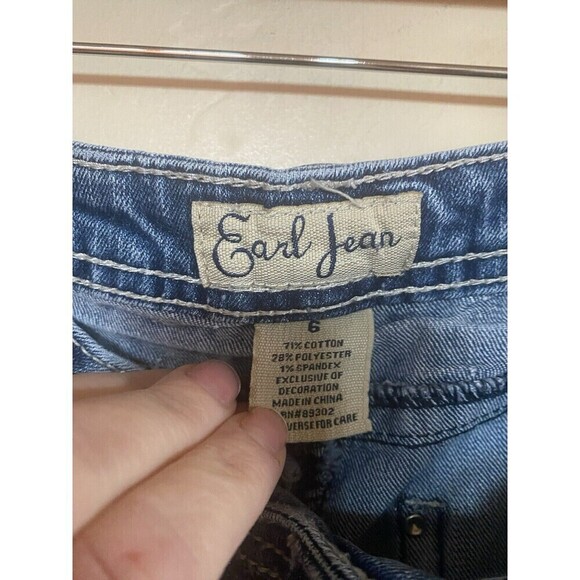 Earl Jeans with enbelishments capri sz.6 - Picture 3 of 3